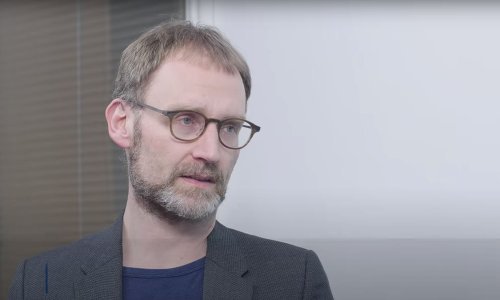 [VIDEO] Glavni britanski epidemiolog dao ostavku nakon što je prekršio samoizolaciju u društvu ljubavnice