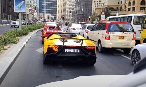 Lik iz Dubaija pravio se važan pa si zapalio Lamborghini