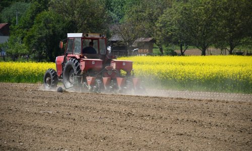 Blokirana prodaja Bayerova herbicida s dikambom