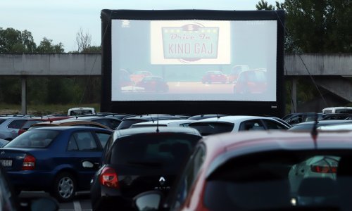 [FOTO] Ogroman interes za varaždinsko drive in kino: Od 'Noža u leđe' mnogi su morali odustati