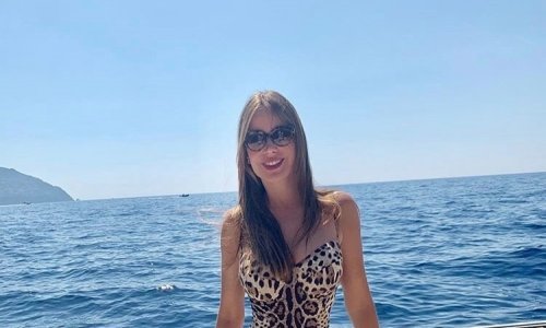 Povratak u devedesete: Seksi Kolumbijka na društvenoj mreži objavila staru fotku u bikiniju