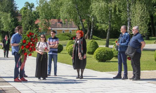 Predstavnici Radničke fronte, SDSS-a i Nove ljevice položili vijence na Grobnicu narodnih heroja