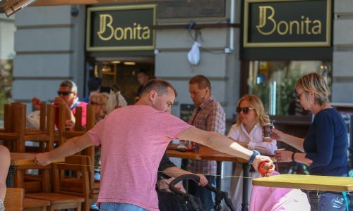 [FOTO] Pogledajte kako se zagrebački ugostitelji pripremaju za otvaranje kafića i terasa