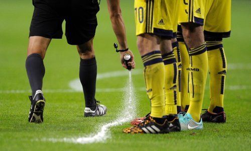 Izumitelji spreja koji suci koriste kod slobodnih udaraca tuže Fifu; evo zašto traže 40 milijuna dolara odštete i zatvorsku kaznu za Infantina!