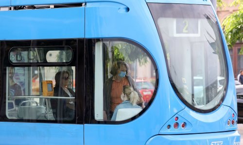 Posvadili se pa ga ozlijedio nožem u tramvaju i to pred djetetom