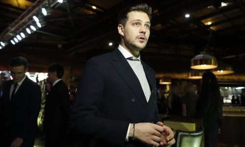 Srpski zavodnik Miloš Biković u golišavom izdanju pored vodopada, žene uzdišu zbog njegove nove fotografije