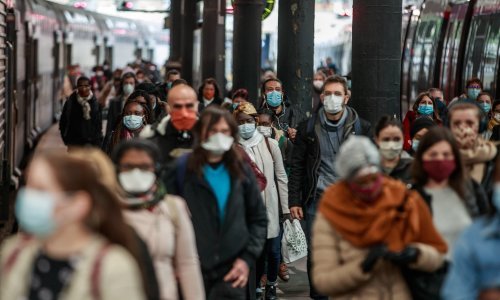 [FOTO/VIDEO] Francuska izlazi iz karantene, gužva u pariškom metrou