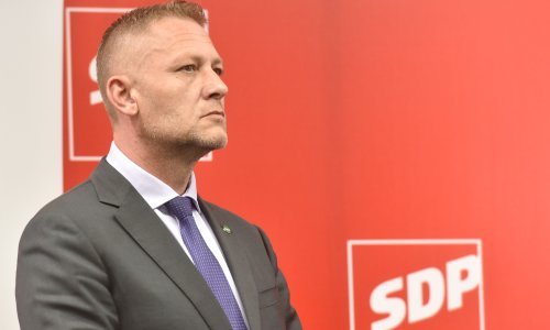 'To je bio kratak razgovor od nekoliko minuta na hodniku, netko je banalnu stvar pretvorio u hajku'