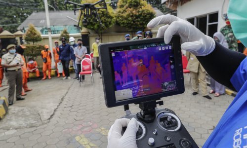 Prekršitelji mjera izolacije u Indoneziji moraju čistiti javne zahode
