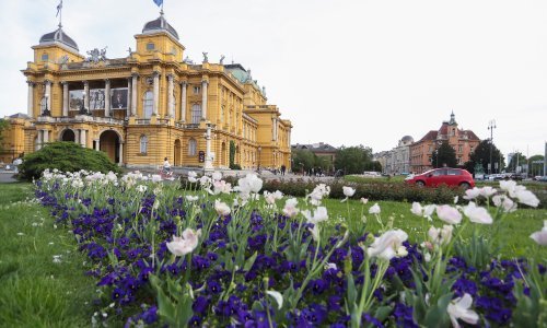 Svečanost ispred HNK: Glumci će čitati Ujevića, Parun i Krležu, a baletni solisti izvest će ulomak iz predstave u nastanku