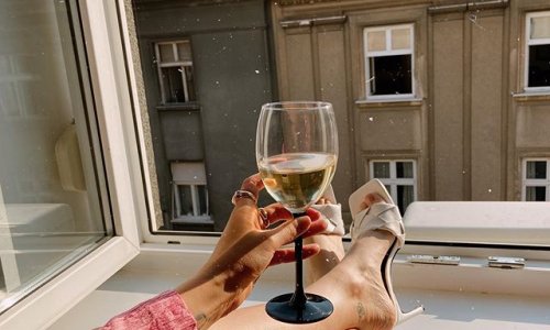 Domaće modne blogerice već su ih nabavile: Ljetna obuća s kockastim vrhom zaludila je trendseterice