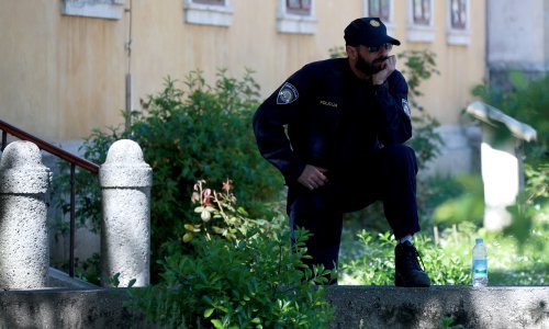 Policija dočekala provalnice u stan oštećen potresom