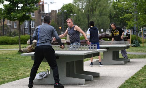 Englezi uživaju na otvorenom nakon ublažavanja mjera