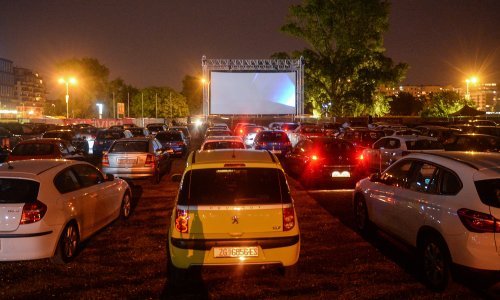 [VIDEO/FOTO] S projekcijom filma 'Prvi čovjek' u subotu konačno otvoreno Drive-In Kino na Zagrebačkom velesajmu