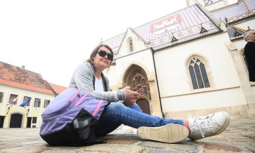 Za izglasavanje odluke o raspuštanju potrebno je 76 glasova zastupnika, prosvjednici čekaju pred Saborom