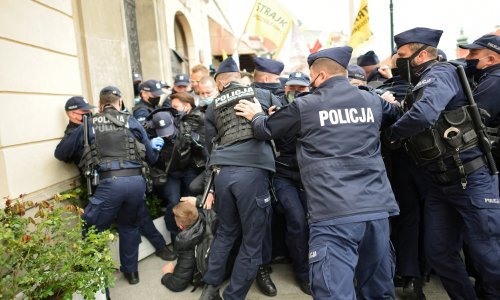 U Poljskoj na prosvjedima protiv mjera zaraza koronavirusom uhićeno 380 ljudi