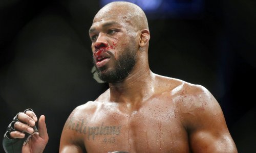 Neporaženom prvaku UFC-a Jonu Jonesu bilo bi bolje da je šutio; u ovoj borbi nije imao šanse, potučen je do nogu, a MMA zajednica se smije...