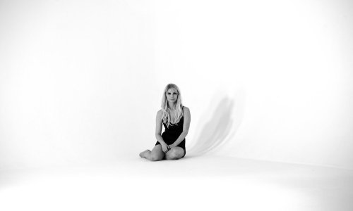 Mila Elegović zablistala u zagrljaju plesača