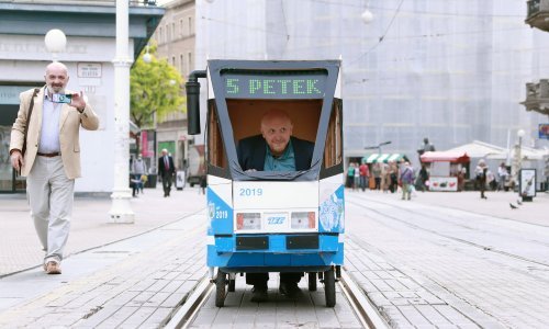 Petek u mini tramvaju na nožni pogon poručio: Sve ono što su Plenković i Bandić učinili nakon potresa je 'veliko'
