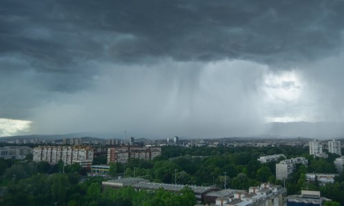 Nevrijeme iznenadilo Varaždince, pala i ledena tuča, pljusak i u Zagrebu