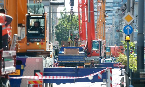 [FOTO/VIDEO] Zbog uklanjanja dimnjaka u strogom centru Zagreba nastao je prometni kaos