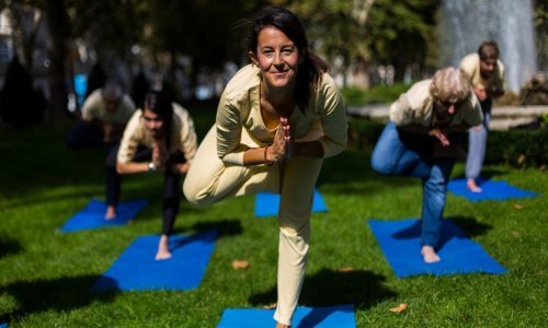 Tijekom ljeta iskoristite besplatni program joge u parkovima i na plažama