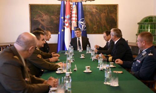 Predsjednik Milanović održao sastanak s predstavnicima Glavnog stožera OS RH