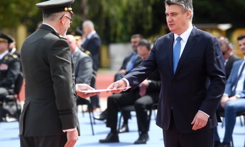 Milanović promaknuo 136 pripadnika HV-a