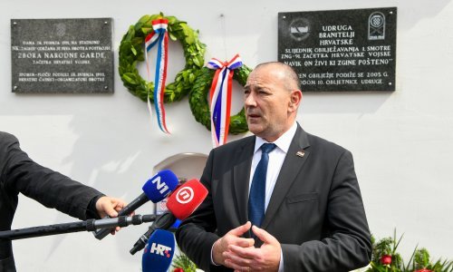 Izaslanstvo HDZ-a položilo vijence za poginule branitelje: Treba nam zajedništvo