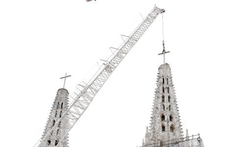 Postavljen zamjenski križ i na južni toranj katedrale