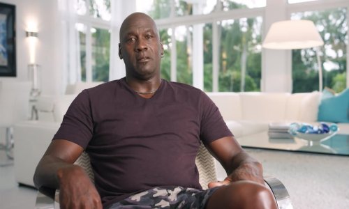 Jordan prodaje vilu s ogromnim bazenom koji u sredini ima otok, golf terenom i vratima iz Playboyeve vile za pola cijene, a jasno je zašto nitko ne želi