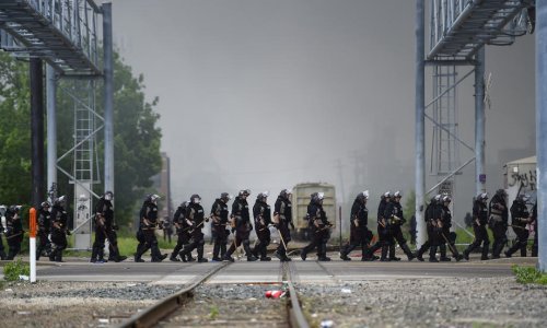 Pokret 'Ne mogu disati' širi se SAD-om nakon što je crnac preminuo pod smrtonosnim zahvatom bijelog policajca