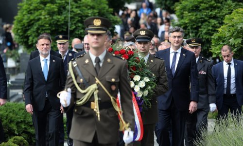 Plenković podsjetio da se Račanova Vlada igrala datumom, o Milanoviću poručio: Vjerujem da će kroz svoj mandat promijeniti stajalište