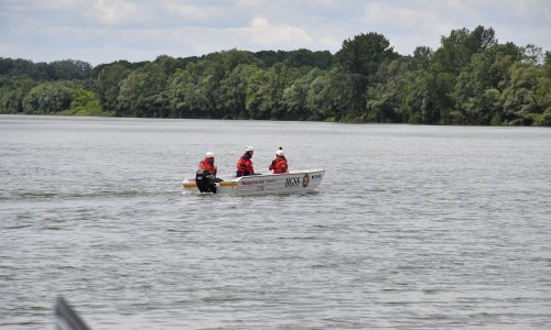 Troje ljudi iz čamca palo u Savu: Dvoje se spasilo, za trećom osobom se traga