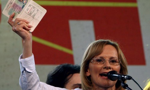 Sjevernomakedonska ministrica obrane pozirala ispred neželjenih simbola i izazvala buru reakcija