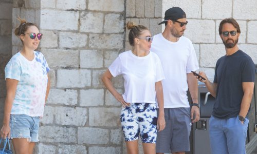 Baš poput pravih turista: Sestre Ecclestone prošetale Stradunom, a prije povratka na luksuznu jahtu, posjetile su i tržnicu