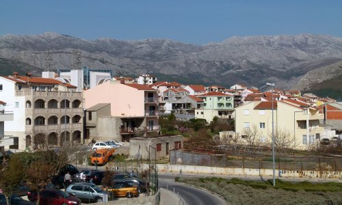 Optuženi muškarci zbog napada na novinarku ispred crkve na Sirobuji