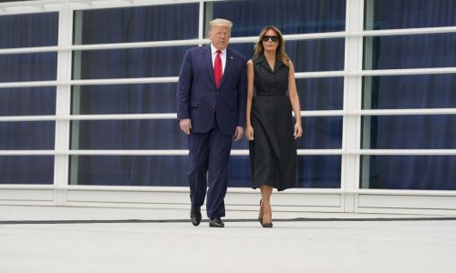 Klasik s kojim nema greške: Melania Trump pokazala se u savršenoj crnoj haljini koja itekako laska figuri