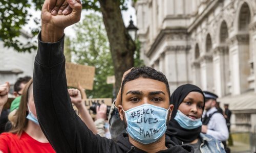 'Ako niste ljuti, niste obraćali pozornost': Deseci tisuća u Londonu prosvjedovali protiv rasizma