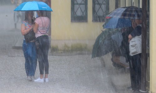 Upaljen narančasti meteoalarm; očekuje nas obilna kiša, južina i olujno nevrijeme