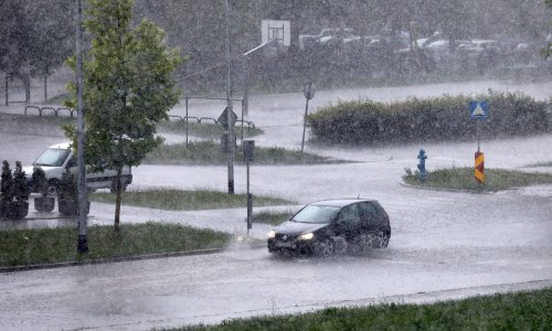 Kiše se još uvijek nismo riješili: I u četvrtak vjetrovito s pljuskovima i grmljavinom