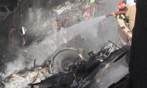 Pilot Airbusa koji se srušio u Karachiju nije slušao kontrolu leta
