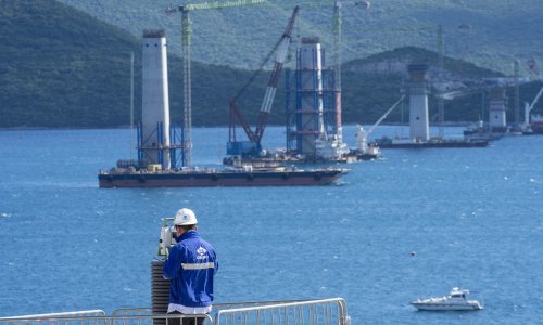 Problemi na Pelješkom mostu; pilot zaglavio na dubini od stotinjak metara, oslobađaju ga minama