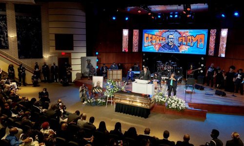 Tisuće ljudi na komemoraciji za ubijenog Georgea Floyda u Minneapolisu