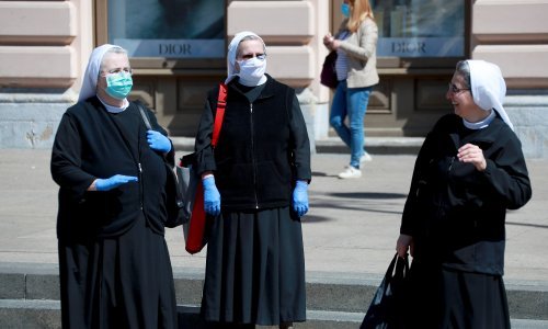 Maske i rukavice ponovno su tražena roba. Provjerili smo ima li ih i po kojoj cijeni