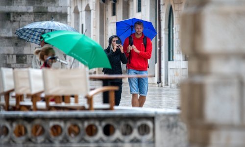 Prevrtljivo proljeće; sunce, kiša, pljuskovi i grmljavina
