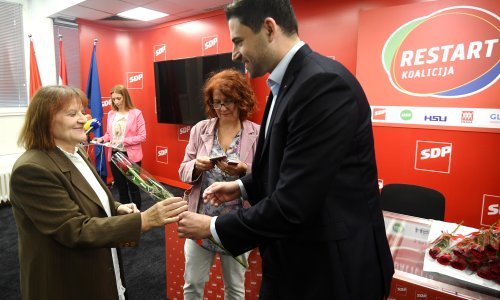 Bernardić se usporedio s Ghandijem: 'Na početku vas ignoriraju, onda vas ismijavaju...'