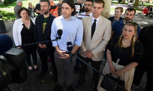 Živi zid podržao prosvjed 'Pravda za švicarski franak'