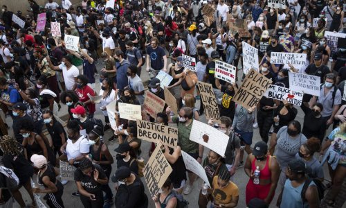 Prosvjedi u SAD-u traže reformu policije nakon Floydova ubojstva