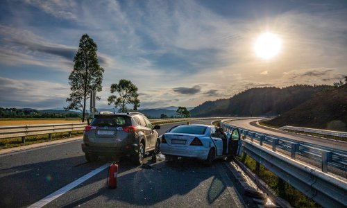 U silovitom sudaru poginula jedna osoba, dvije teško ozlijeđene